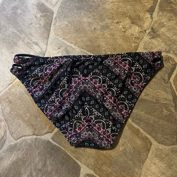 Xhilaration purple tribal print size large swim bottoms! - Picture 2 of 2